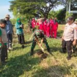 Atasi Pemanasan Global, Aksi Penanaman Pohon Dilakukan di Embong Desa Dresi Wetan