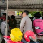 Foto: Polsek Sarang Rutin Lakukan Gerakan Jumat Berkah/ polres rembang