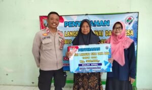 Foto: 34 KPM Terima Penyaluran BLT DD di Tasikagung Rembang (Sumber: polres rembang)