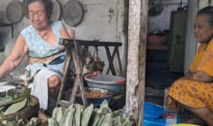 Foto: Pembuatan bakcang dan kwecang (Sumber: rembangkab)