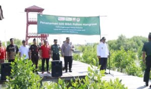 Foto: Penanaman 500 Bibit Mangrove (Sumber: polres rembang)
