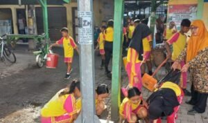 Foto: Kegiatan cinta lingkungan di sekolah (Sumber: rembangkab)