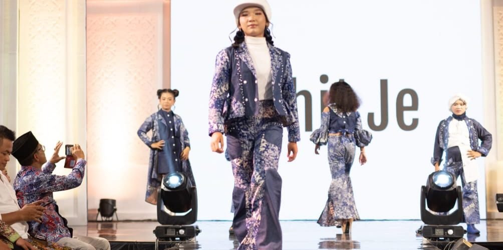 Foto: Fashion Show Batik Lasem (Sumber: rembangkab)