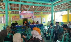 Foto: rapat koordinasi antara Forkompincam dan Kepala Desa Se-Kecamatan Sumber (Sumber: polres rembang)