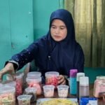 Foto: Pengujian sampel makanan dan terasi (Sumber: rembangkab)