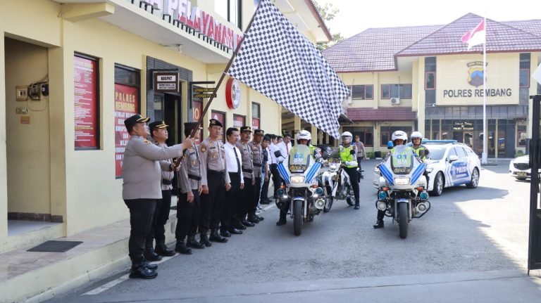 Siap Gelar Operasi Patuh Candi 2024, Personil Gabungan Lakukan Show of Force
