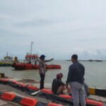 Kapal Bermuatan Solar Tenggelam di Pelabuhan Sluke Rembang/polres rembang