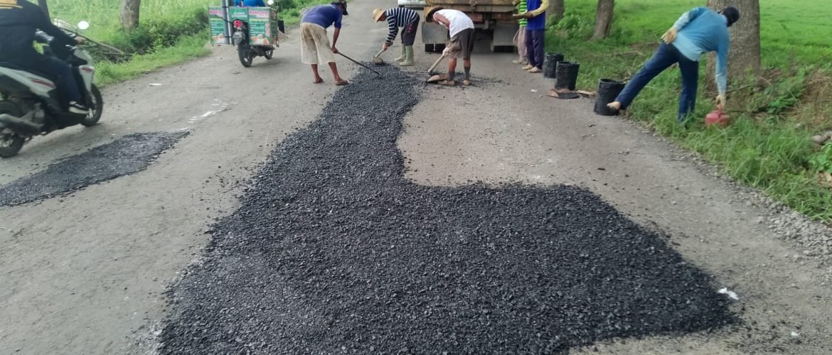 IMG 20241204 WA0058 1170x500 1 - Penambalan Jalan Rusak