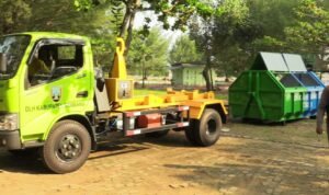 Tingkatkan Layanan Pengelolaan Sampah, DLH Rembang Kerahkan Truk Amrol/rembangkab