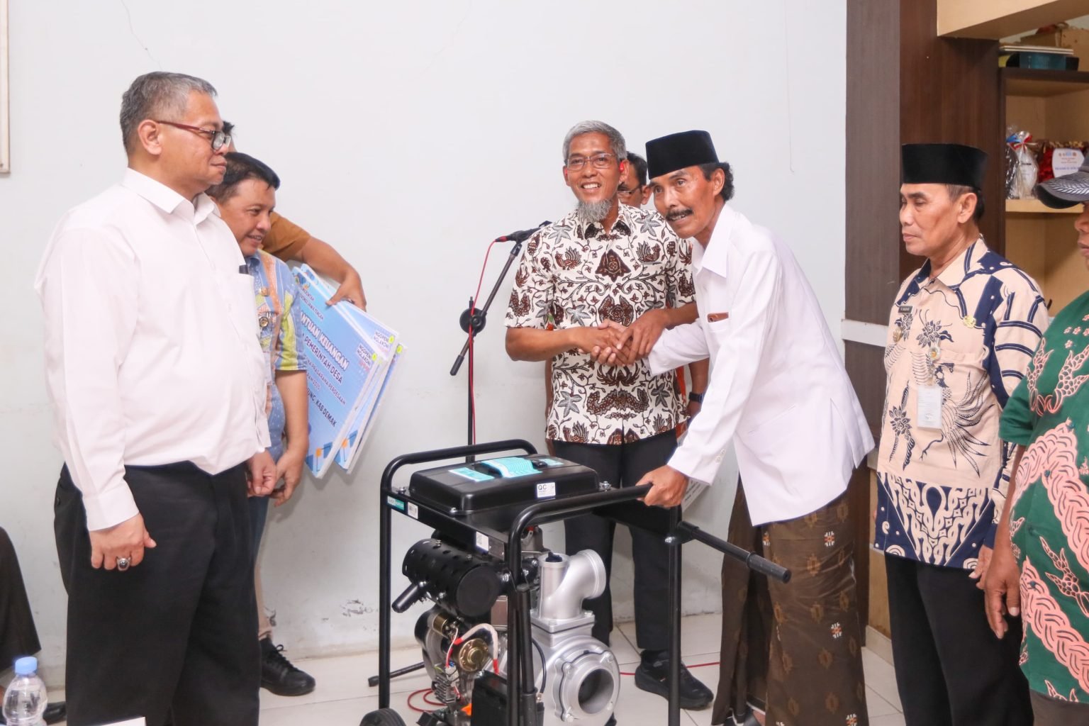 Sekda serahkan bantuan sayung 1536x1024 1 - Pemprov Jateng