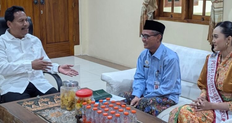 Mardila Budi Liadaniastuti saat minta doa restu Bupati Rembang, Harno/rembangkab