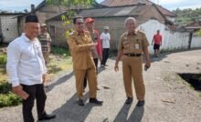 upati Rembang, Harno, meninjau hasil pemeliharaan jalan penghubung Desa Waru dan Kelurahan Magersari/rembangkab