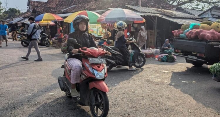Perbaikan Jalan di Barat dan Selatan Pasar Kota Rembang Selesai Sehari/rembangkab