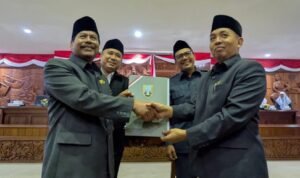 DPRD Rembang Sahkan Dua Raperda /rembangkab