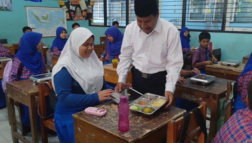 Bupati Rembang, Harno saat meninjau pelaksanaan MBG/rembangkab Bupati Rembang, Harno saat meninjau pelaksanaan MBG/rembangkab