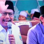 Bupati Rembang, Harno saat acara pengajian umum peringatan Maulid Nabi Muhammad SAW bersama KH. Anwar Zahid/rembangkab