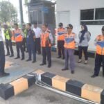 Dishub Rembang Tertibkan Kendaraan Overload di Jembatan Timbang Sarang/ tribratranews