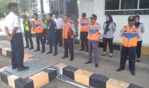 Dishub Rembang Tertibkan Kendaraan Overload di Jembatan Timbang Sarang/ tribratranews