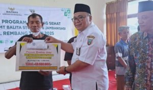 Warga Membutuhkan di Rembang Terima Bantuan Jambanisasi dan Pemberian Makanan Tambahan /rembangkab Warga Membutuhkan di Rembang Terima Bantuan Jambanisasi dan Pemberian Makanan Tambahan /rembangkab