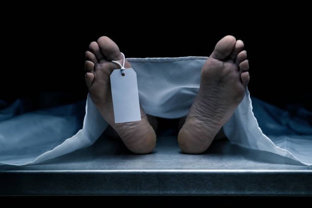 Dead body with an blank tag. Coronavirus victim. istockphoto 1281785132 612x612 1 - Juru Parkir