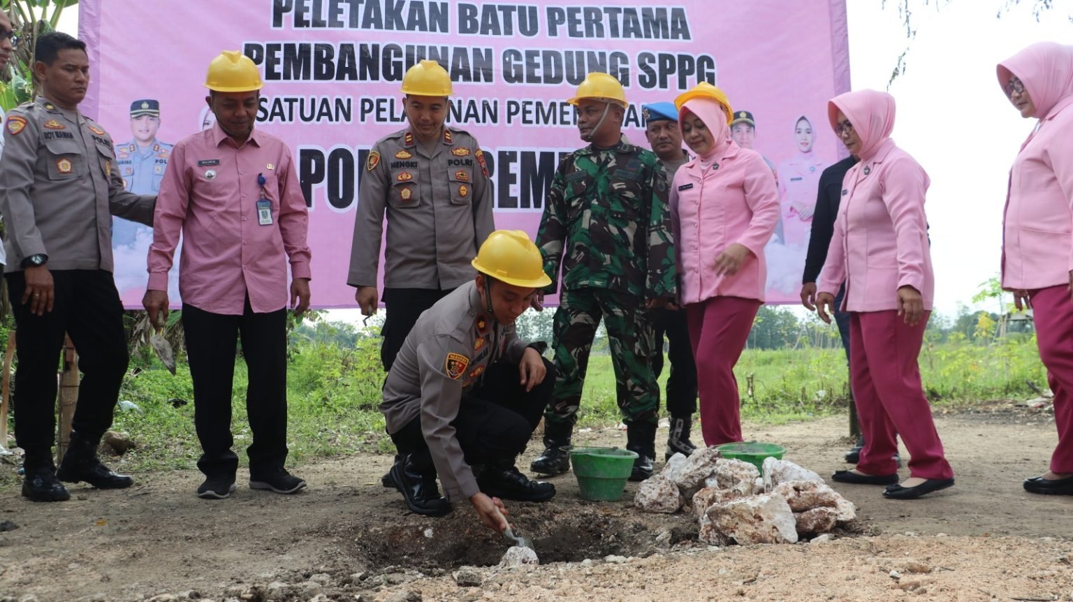 Peletakan batu pertama pembangunan SPPG di Rembang/tribatranews