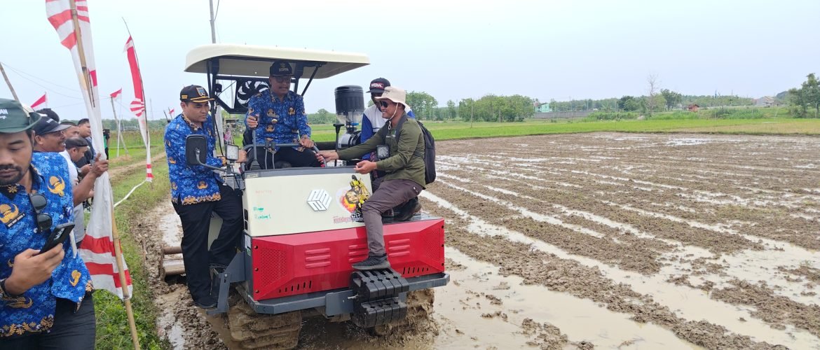 Penggunaan Alsintan Modern Diujicobakan di Rembang /rembangkab