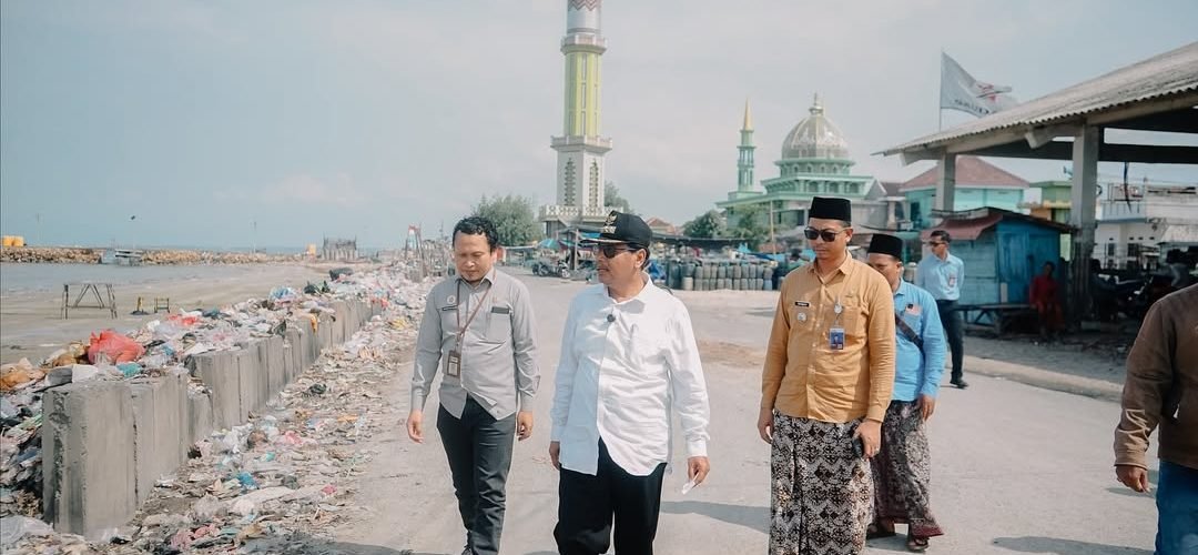 Jalan Rusak Sekitar TPI Sarang Mulai Diperbaiki/rembangkab