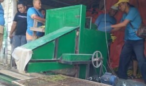 Petani di Sulang Rembang Bikin Inovasi Mesin Penata Rajangan Tembakau Otomatis/rembangkab