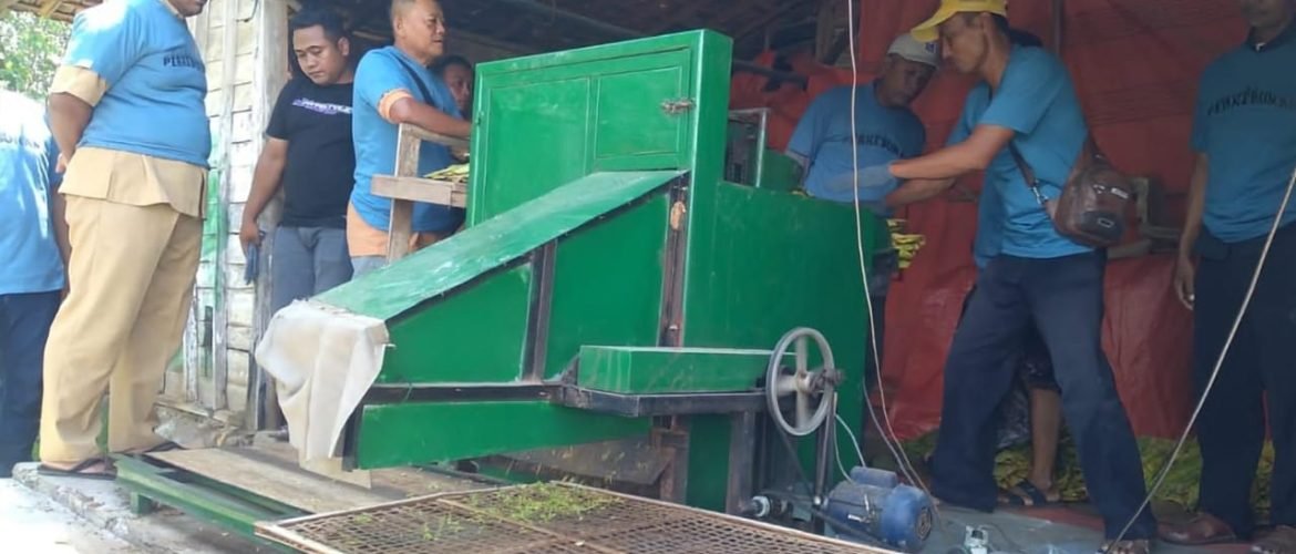 Petani di Sulang Rembang Bikin Inovasi Mesin Penata Rajangan Tembakau Otomatis/rembangkab
