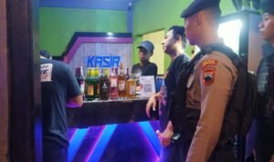 Razia Kafe Karaoke di Rembang, Sebanyak 63 Miras Berbagai Jenis Diamankan/polres rembang Razia Kafe Karaoke di Rembang, Sebanyak 63 Miras Berbagai Jenis Diamankan/polres rembang