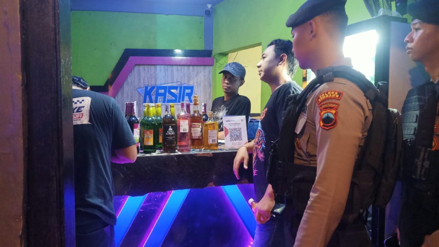 Razia Kafe Karaoke di Rembang, Sebanyak 63 Miras Berbagai Jenis Diamankan/polres rembang Razia Kafe Karaoke di Rembang, Sebanyak 63 Miras Berbagai Jenis Diamankan/polres rembang