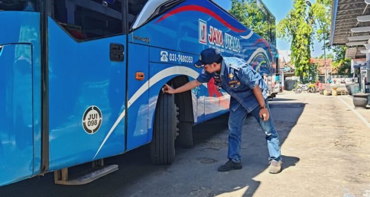 Jelang Nataru, Petugas Lakukan Ramp Check Angkutan Umum/rembangkab
