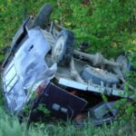 Ilustrasi mobil masuk jurang/istock