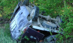 Ilustrasi mobil masuk jurang/istock