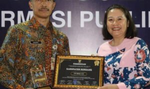 Pemkab Rembang Raih Penghargaan Keterbukaan Informasi Publik/rembangkab Pemkab Rembang Raih Penghargaan Keterbukaan Informasi Publik/rembangkab