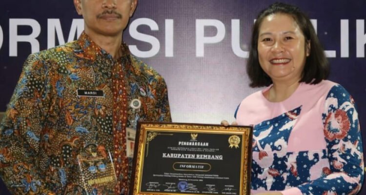 Pemkab Rembang Raih Penghargaan Keterbukaan Informasi Publik/rembangkab