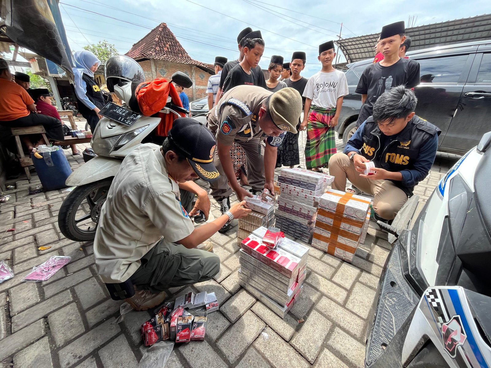 Petugas Amankan Puluhan Ribu Batang Rokok Ilegal di Demak/diskominfo demak Petugas Amankan Puluhan Ribu Batang Rokok Ilegal di Demak/diskominfo demak