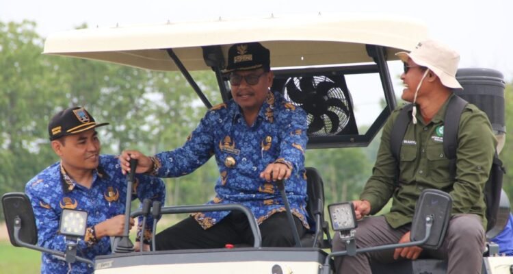 Tingkatkan Produktivitas, Pemkab Penuhi Sarana Prasarana hingga Alat Pertanian Petani Rembang /rembangkab