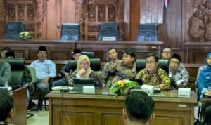 Audiensi Guru Honorer Rembang di Kantor DPRD Rembang/rembangkab