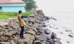 Abrasi Pantai Belakang Puskesmas Sarang 2, Penanganan Bakal Dilakukan Tahun Ini/rembangkab Abrasi Pantai Belakang Puskesmas Sarang 2, Penanganan Bakal Dilakukan Tahun Ini/rembangkab