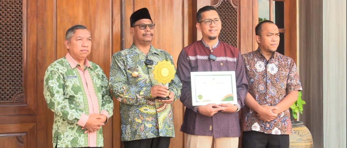 Capaian UHC Prioritas Rembang Jadi Wujud Komitmen Pemkab Jamin Kesehatan Masyarakat/rembangkab Capaian UHC Prioritas Rembang Jadi Wujud Komitmen Pemkab Jamin Kesehatan Masyarakat/rembangkab