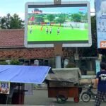Videotron di Rembang Dimanfaatkan untuk Nobar Pertandingan Sepak Bola /rembangkab