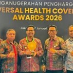 Pemkab Rembang Terima Penghargaan UHC Prioritas dari Menkes RI/rembangkab