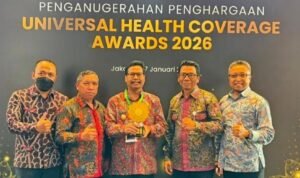 Pemkab Rembang Terima Penghargaan UHC Prioritas dari Menkes RI/rembangkab