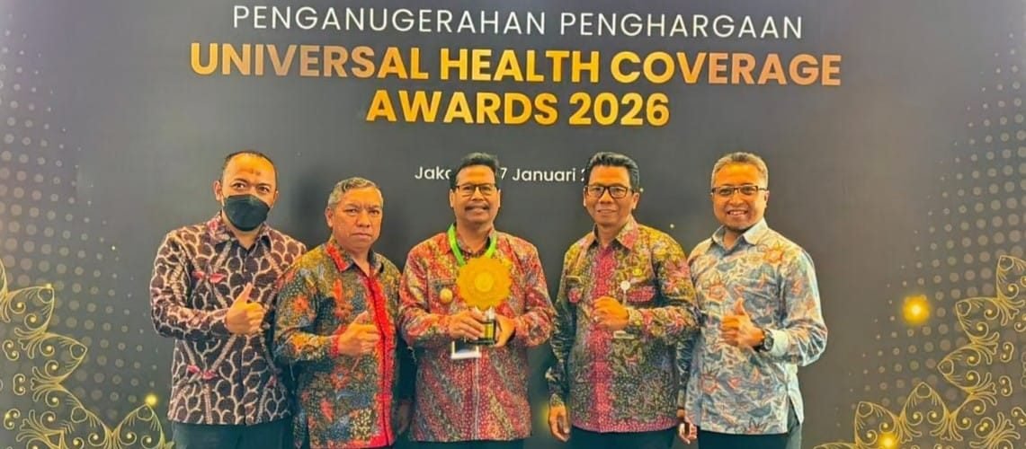 Pemkab Rembang Terima Penghargaan UHC Prioritas dari Menkes RI/rembangkab Pemkab Rembang Terima Penghargaan UHC Prioritas dari Menkes RI/rembangkab