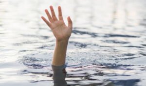 Ilustrasi orang tenggelam/istock Ilustrasi orang tenggelam/istock