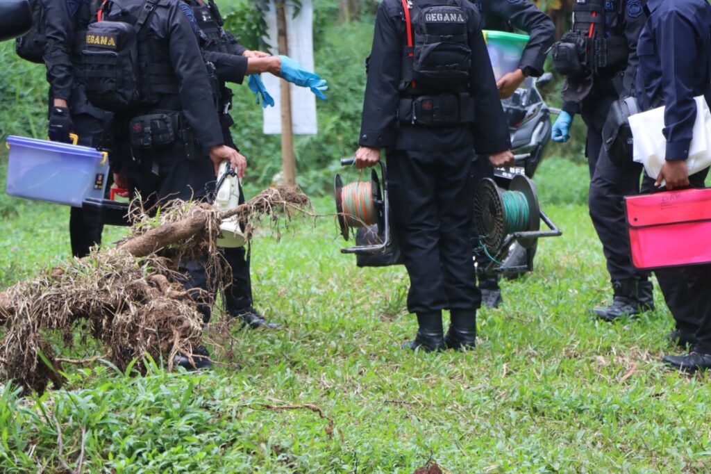 Polres Semarang Musnahkan 2,1 Kilogram Bahan Peledak Hasil Operasi Pekat/Polres Semarang Polres Semarang Musnahkan 2,1 Kilogram Bahan Peledak Hasil Operasi Pekat/Polres Semarang