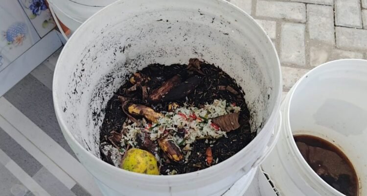 Warga Banyuurip Rembang Dapat Pendampingan Pengolahan Sampah Organik Jadi Komposter/rembangkab