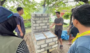 Mahasiswa KKN di Rembang Ciptakan Inovasi Insinerator Pembakar Sampah Minim Asap/rembangkab
