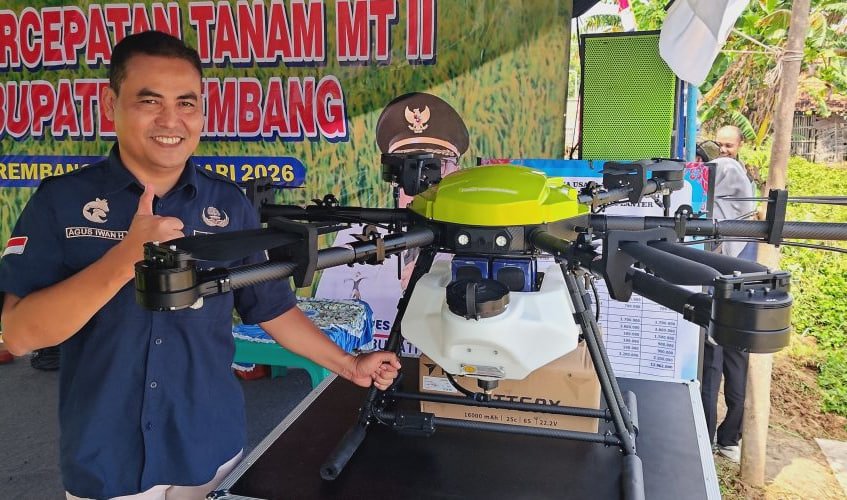 Modernisasi Pertanian di Rembang, 7 Drone Dikerahkan untuk Semprot Prestisida dan Pemupukan/rembangkab